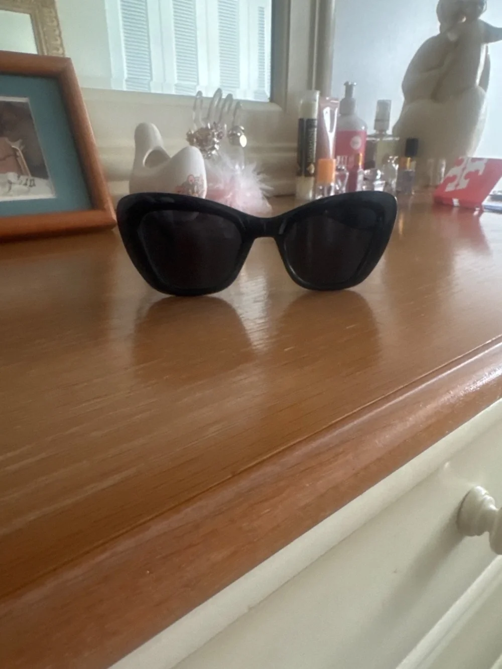 N/A black sunglasses
